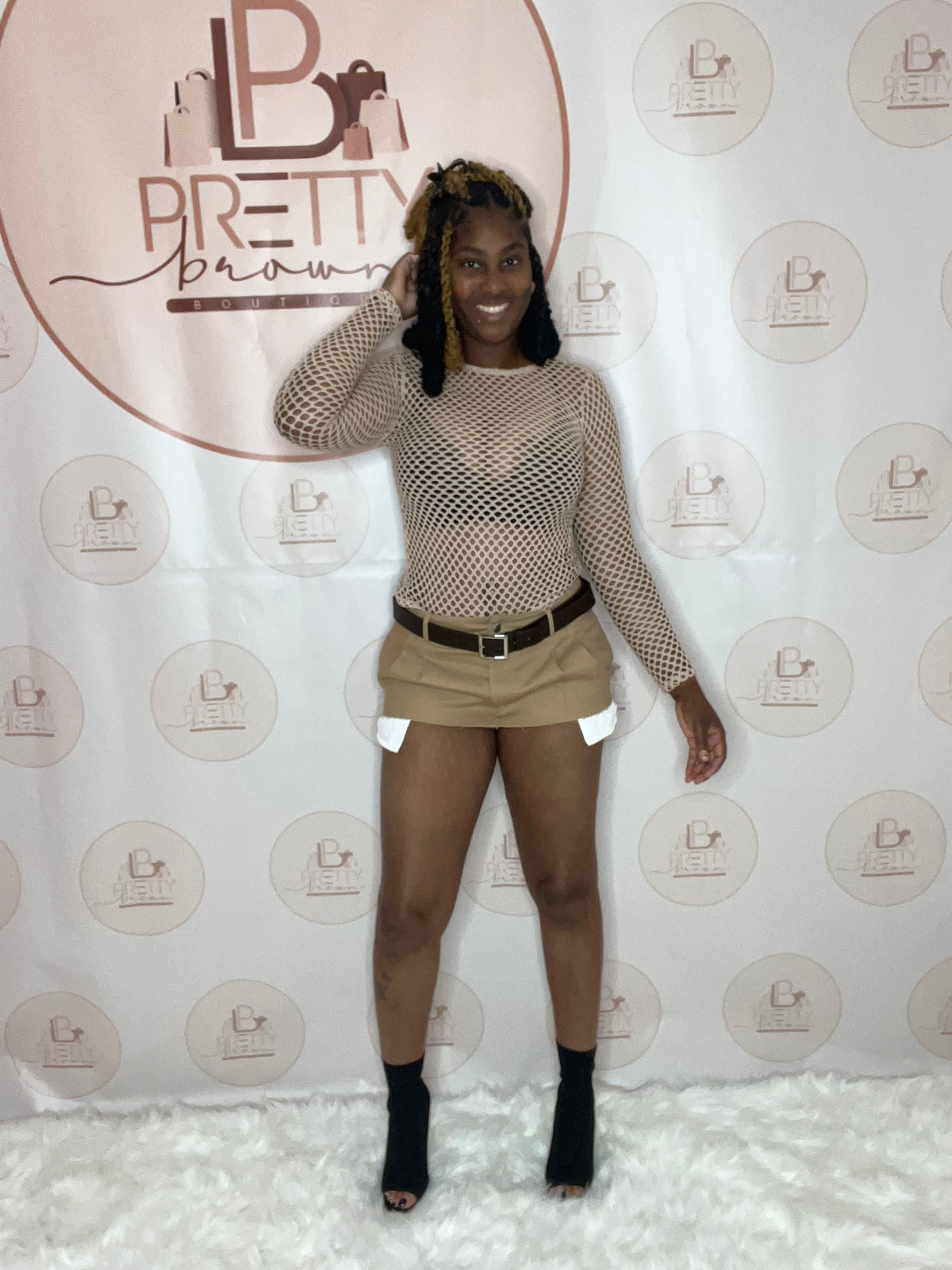 Non-stretch skirt with a button zipper closure, pockets, and a belt included—the perfect mix of style and comfort.

97% cotton, 3% spandex
