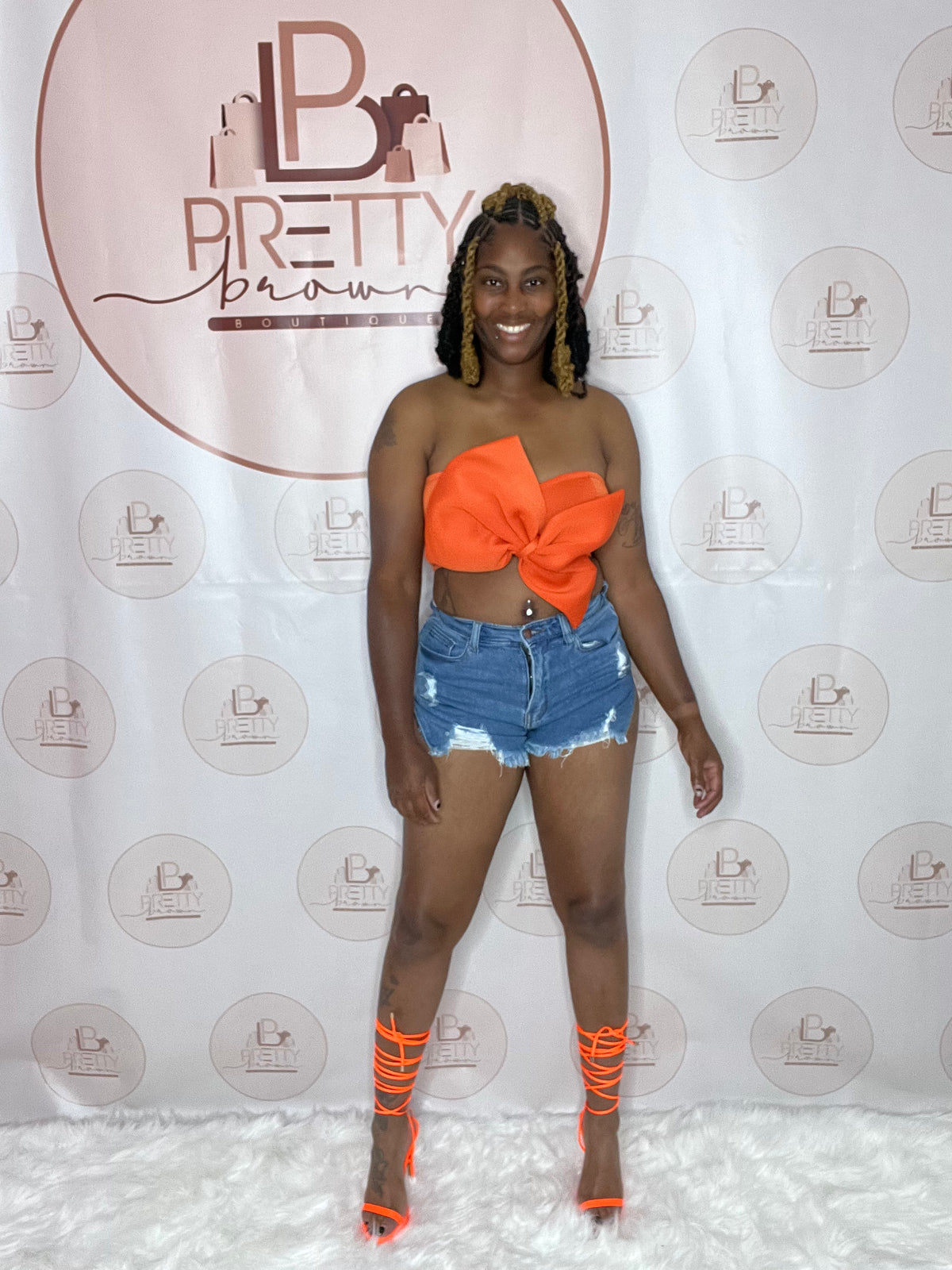 Add a pop of color with the Lil Bow Babe Top! This strapless crop top brings all the vibes with its bow detail and zipper closure for a sleek fit.

-Strapless crop top
-Bow front detail
-Zipper closure
-65% Polyester, 35% Cotton
-Model is wearing a small


Pair it with your favorite jeans or a mini skirt for a look that hits every time!