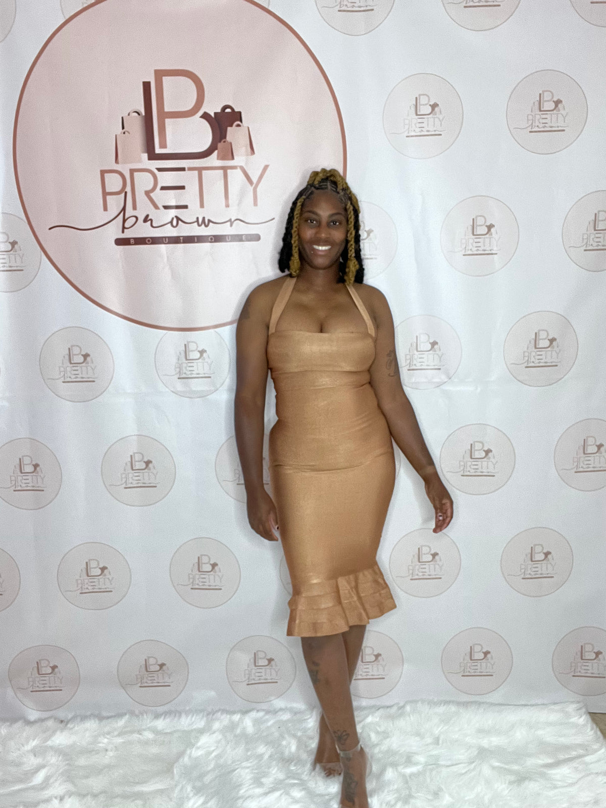 This gold bandage dress snatches the body with the perfect stretch, while the halter top and flare bottom add just the right touch of drama.

-Stretchy bandage fabric
-Halter neckline
-Sleeveless
-Zipper closure
-90% Polyester, 10% Spandex